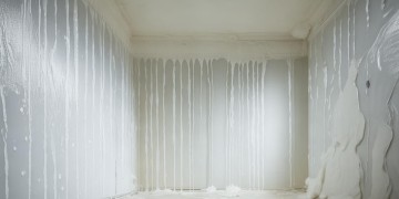 房间墙体渗水物业到底管不管？