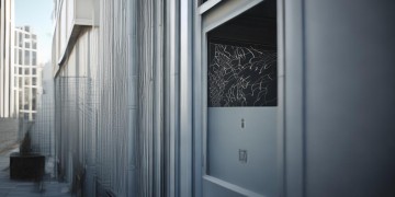 物业扣押业主手机违法吗？